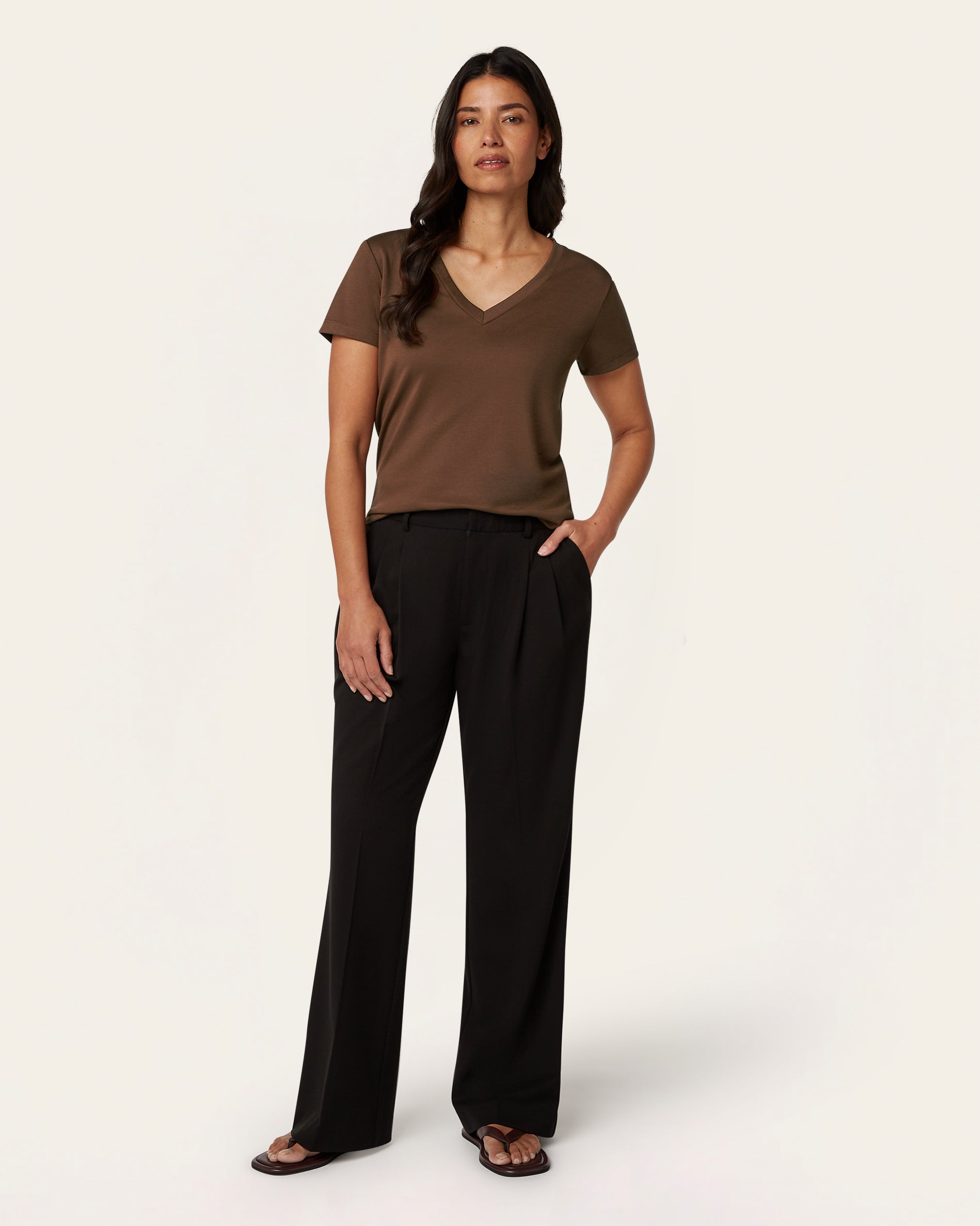 Interlock V-neck Slim Fit T-shirt - Brown