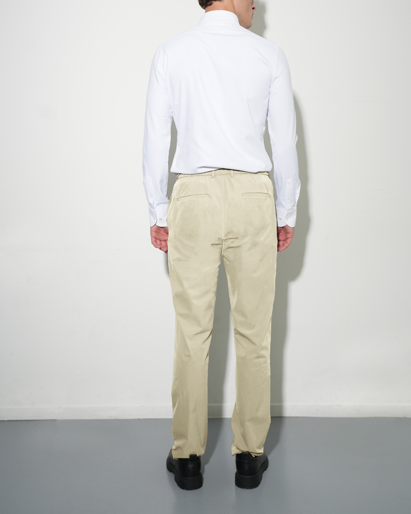 Light-weight pants sand